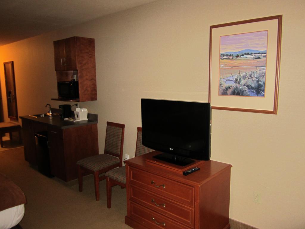 Super 8 By Wyndham Fort Nelson Bc Exterior foto