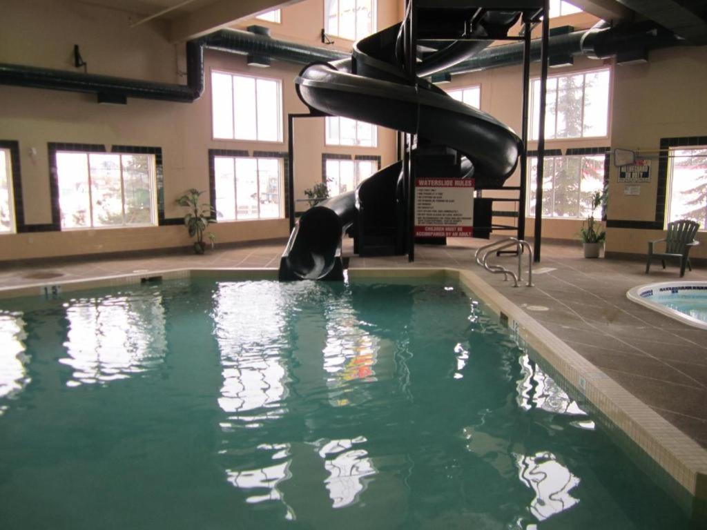 Super 8 By Wyndham Fort Nelson Bc Exterior foto