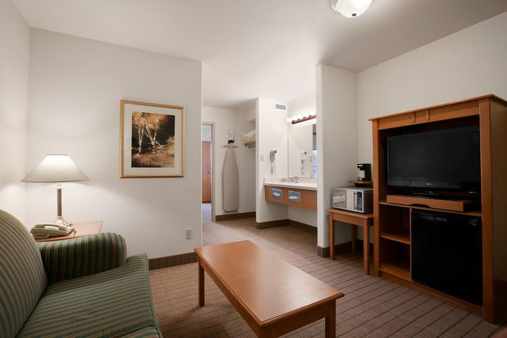 Super 8 By Wyndham Fort Nelson Bc Exterior foto